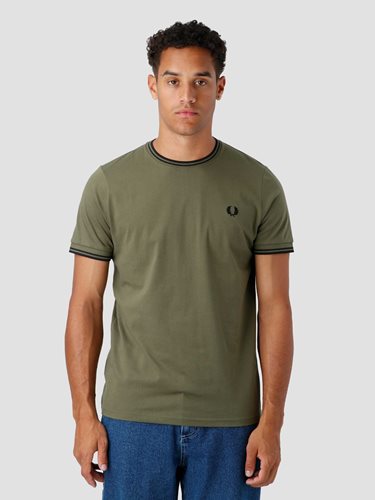 Fred Perry חולצה טי בייסיק Twin Tipped בצבע זית M1588