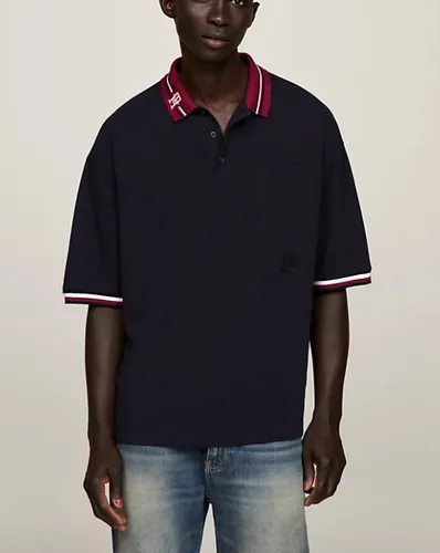 Tommy Hilfiger חולצה פולו עם כיס בכחול כהה