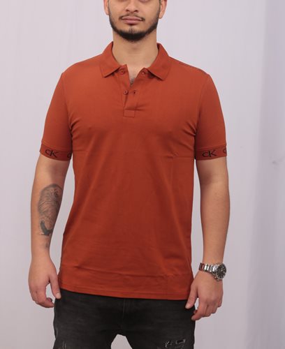Calvin Klein חולצה פולו Slim Fit בחום